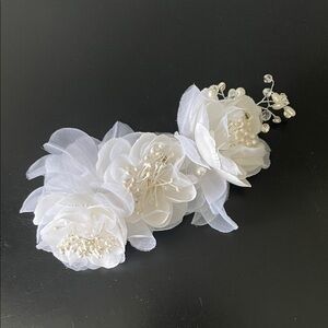 Elegant White Floral Hair Accessory
